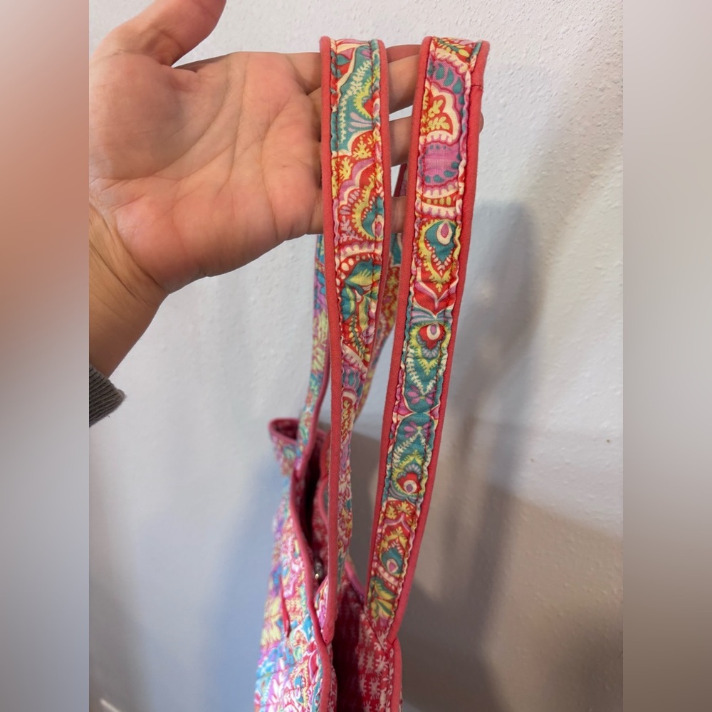 Vera Bradley Original Tote bag in the "Paisley in Paradise" - Picture 3 of 9